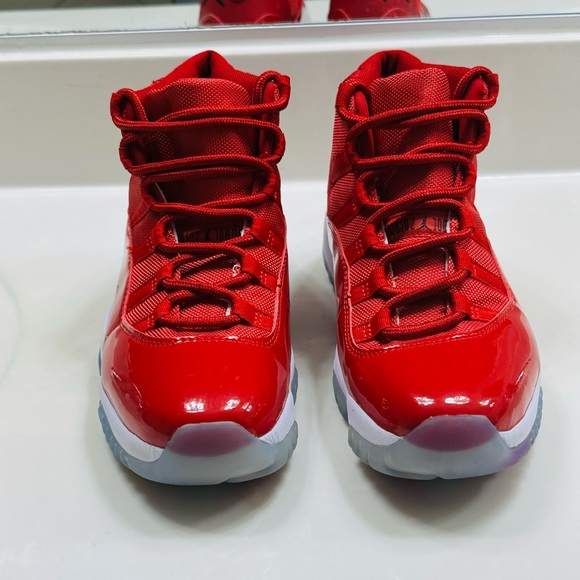 SOLD😃 Authentic NIIKE JORDAN Women’s Mid Top Red PATENT SNEAKERS SZ. 8.5 - Picture 14 of 14